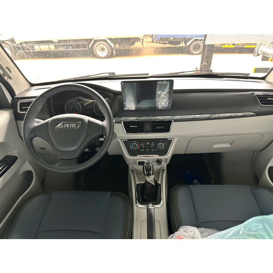 SRM 868 5 chỗ 2025
